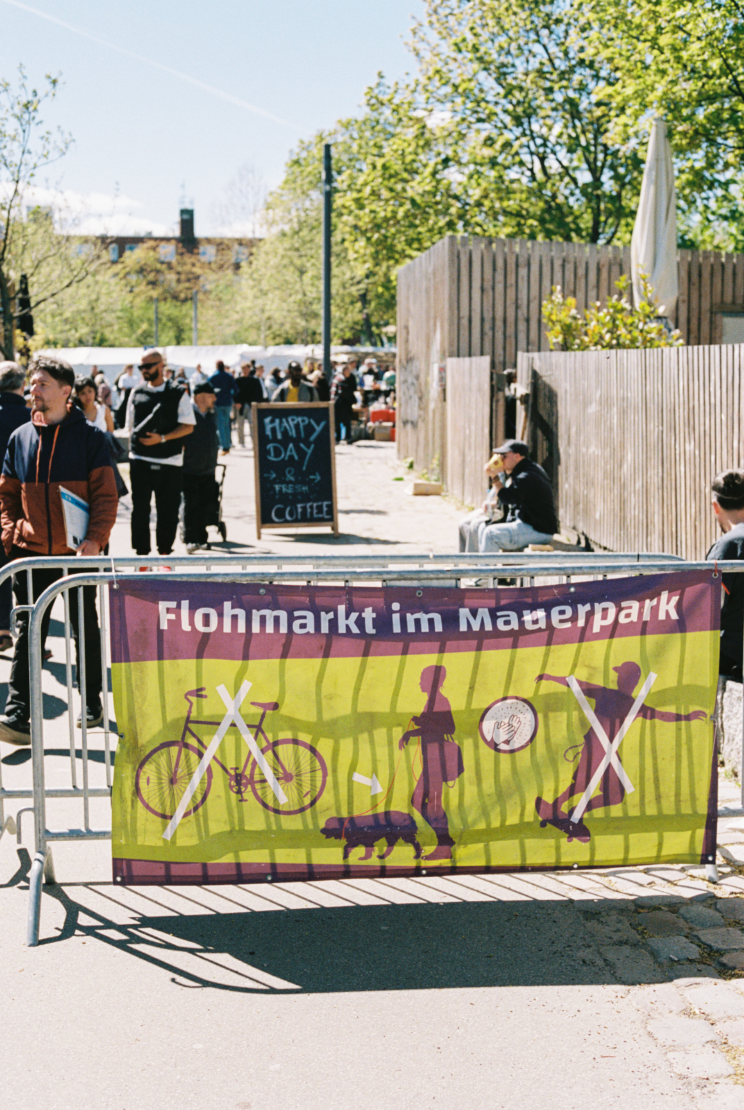 Flohmarkt am Mauerpark — Foto auf dem Markt.