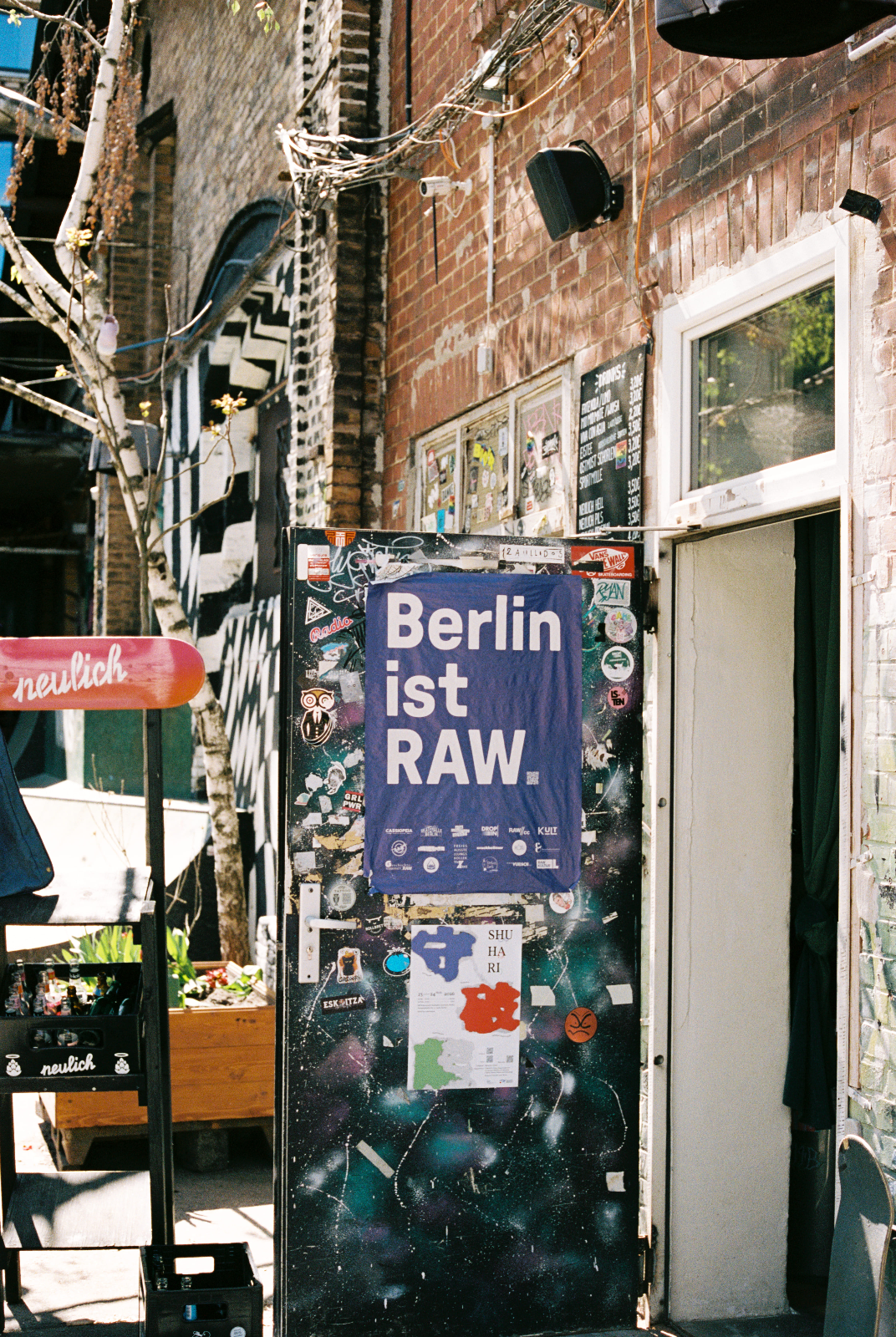 RAW-Flohmarkt Berlin – Friedrichshain & Kreuzberg — Flohmarkt-Stimmung in Berlin.
